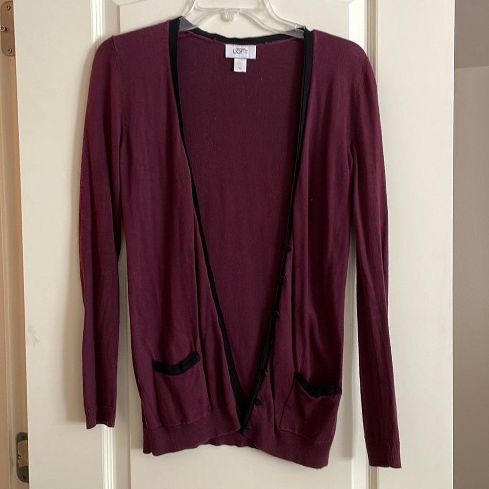 LOFT plum cardigan w decorative buttons and mini pockets size XS